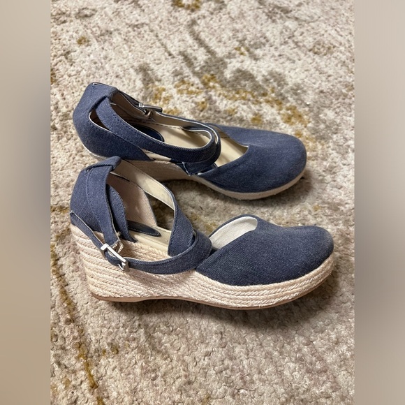 b.ø.c. Blue Wedge Sandals - Picture 1 of 6